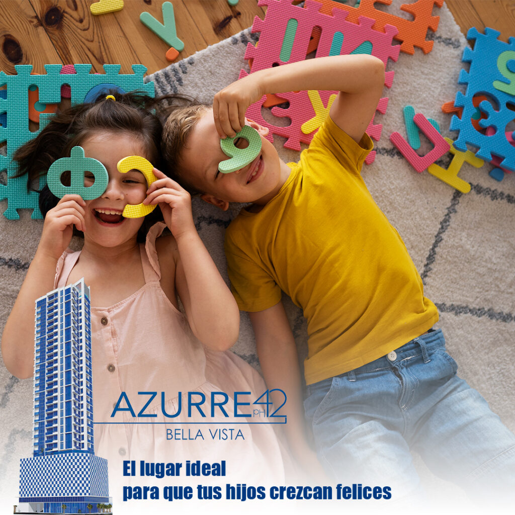 Azurre 42: Niños jugando con letras de colores: Azurre 42, el lugar ideal para que tus hijos crezcan felices