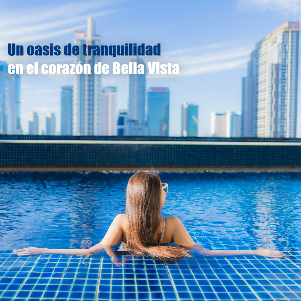 Azurre 42: Mujer en una piscina con vista a Bella Vista: un oasis de tranquilidad