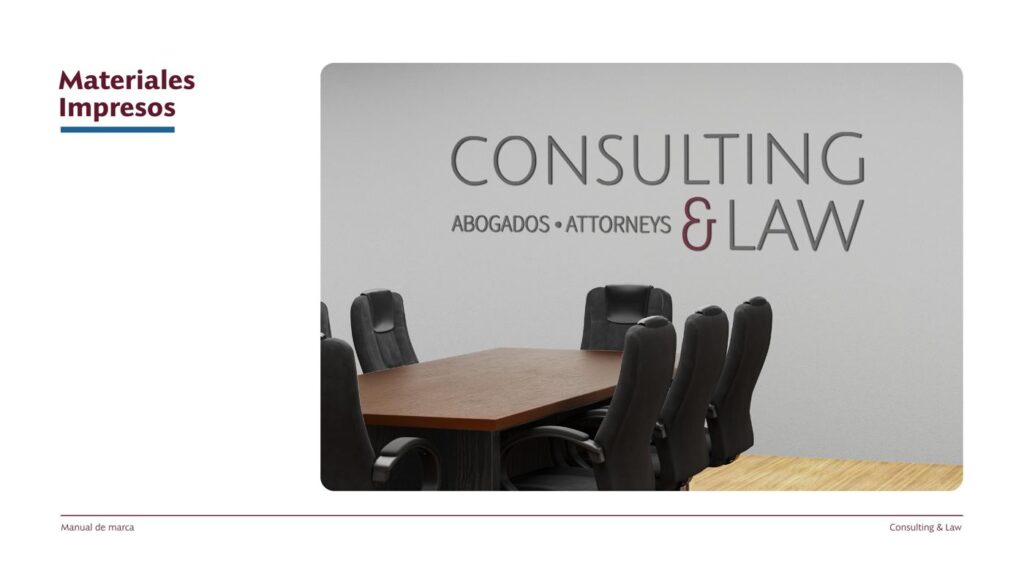 Oficina con el logotipo de Consulting & Law en la pared